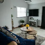 Noel's Place * דולין